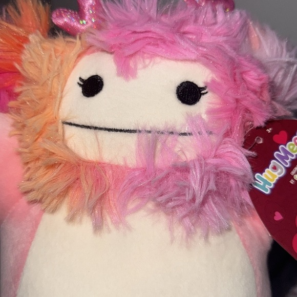 Squishmallows Caparinne NEW hug mees Pink and Cream Plush Toys - Picture 2 of 4